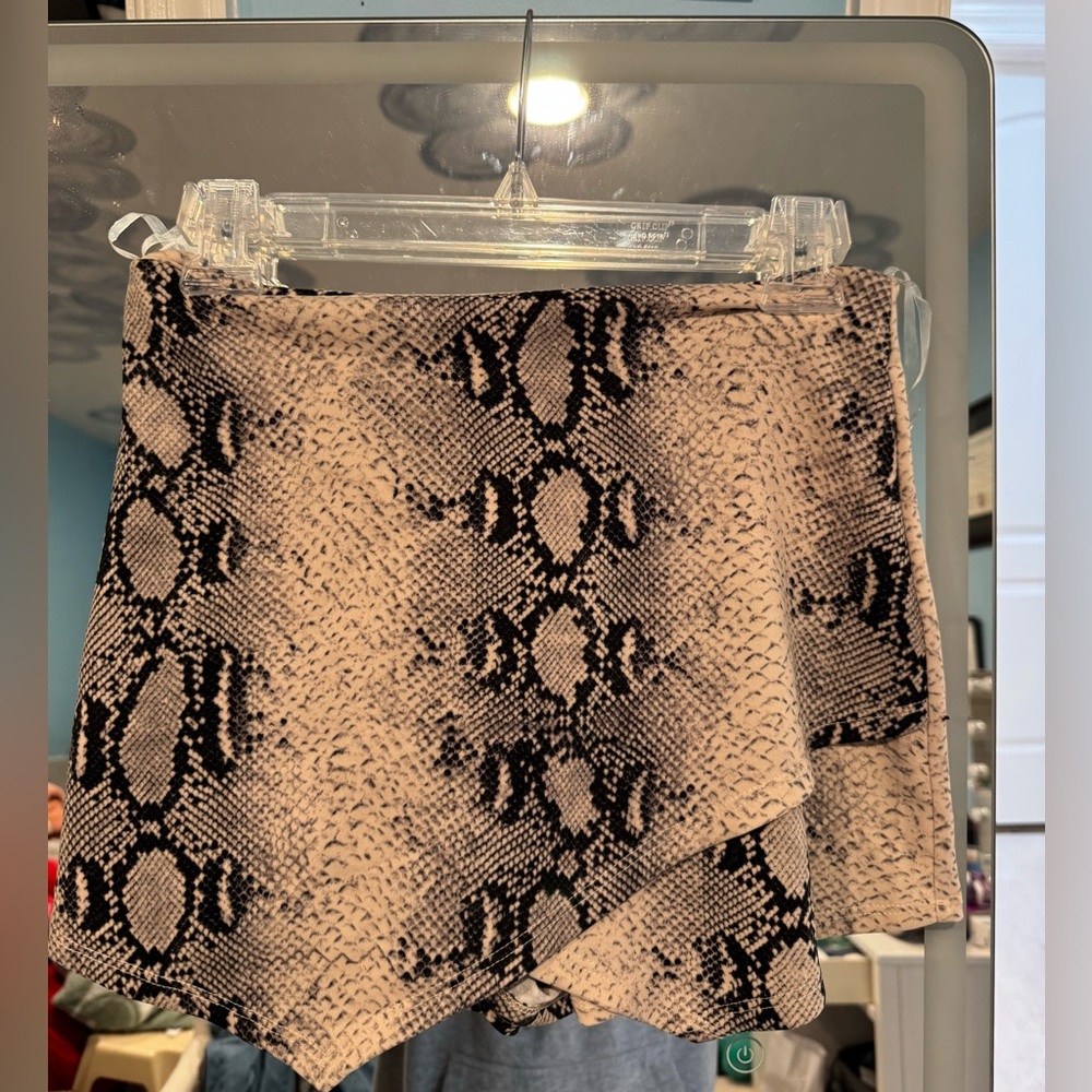 BlueBlush, snake-print skort, worn once, size medium